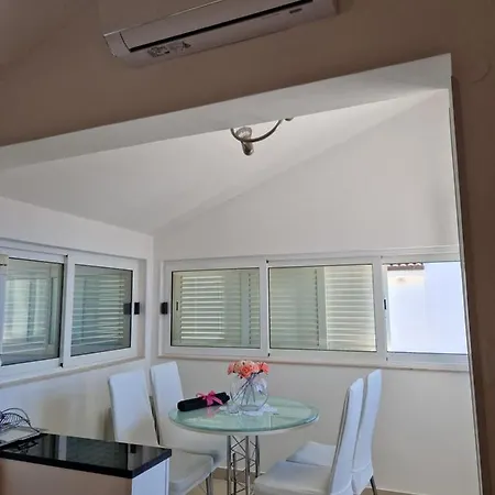 Angie - Marjan Hill Apartment *