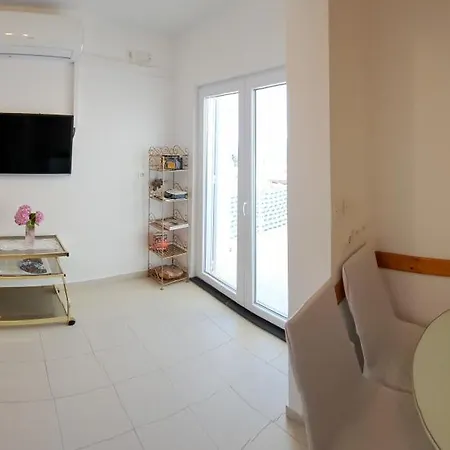 Angie - Marjan Hill Apartment *